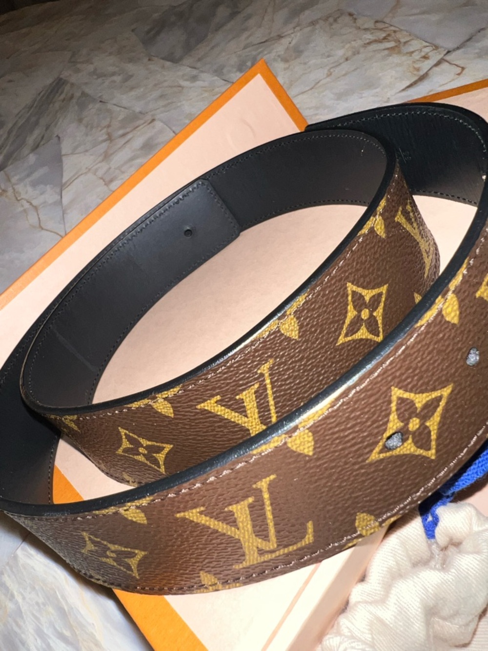 Louis Vuitton Black and Brown Set of 2 Men's Belts with Gold LV Buckle 90/36 - Picture 7 of 10